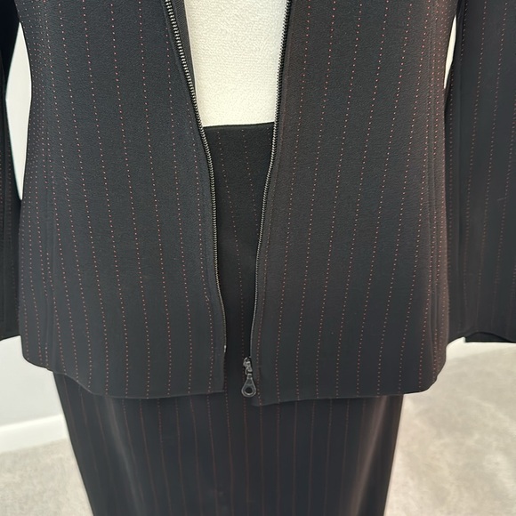 GARFIELD & MARKS Black and red pinstripe Suit  size 4 - Picture 6 of 16